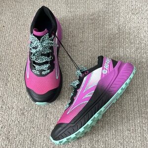 New ULTRA LIGHT WEIGHT HI-TEC women’s hiking running shoes